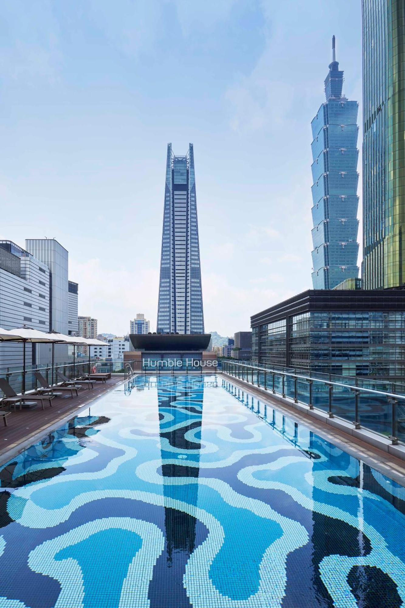 Humble House Taipei, Curio Collection By Hilton Hotel Екстериор снимка The swimming pool at the hotel