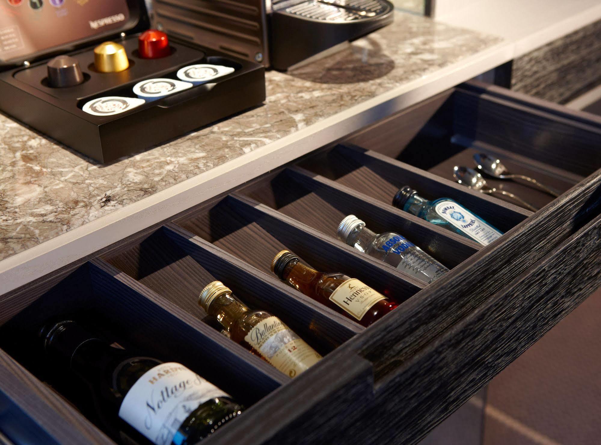 Humble House Taipei, Curio Collection By Hilton Hotel Екстериор снимка A drawer with dividers